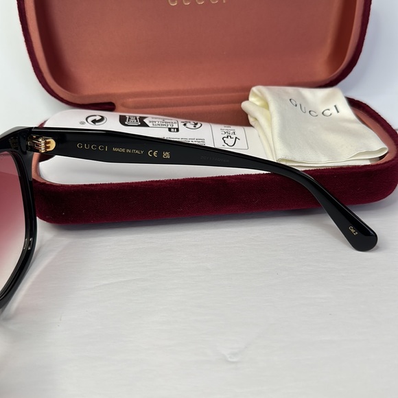 💯 Authentic - GUCCI GG0800SA 002  square Gucci sunglass black with red gradient - Picture 12 of 16
